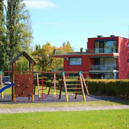 Prime Apartmans Balatonlelle Eksteriør billede